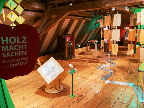 Der Klimaholzwürfel auf der Ausstellung HolzMachtSachen in Maihingen. Foto: H. Förster Der Klimaholzwürfel auf der Ausstellung HolzMachtSachen in Maihingen. Foto: H. Förster