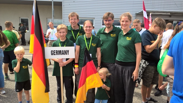 Das „Forst-Team Deutschland Orientierungslaufen“ bei der Eröffnungsfeier der Europameisterschaften im Forstlichen Orientierungslaufen (EFOL) im Leichtathletikstadion von Jablonec nad Nissu/Tschechien. Foto: G. Weber-Blaschke