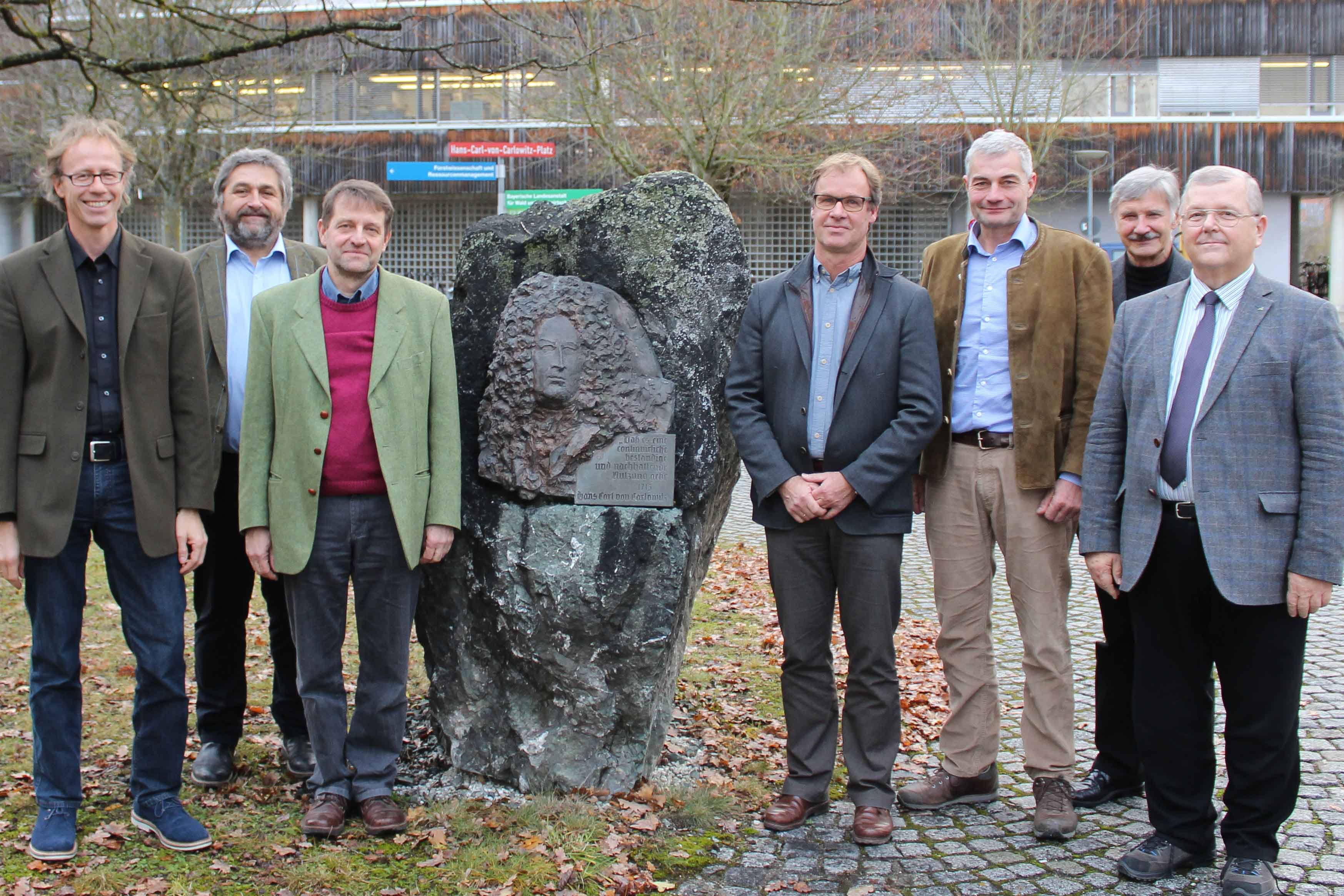 Referenten und Akteure am 5. ZWFH-Forum: v.l. Michael Degle, Heinrich Förster, Stephan Keilholz, Wilhelm Seerieder, Jürgen Kircher, Prof. Josef H. Reichholf und Olaf Schmidt. Foto F. Holland, ZWFH  