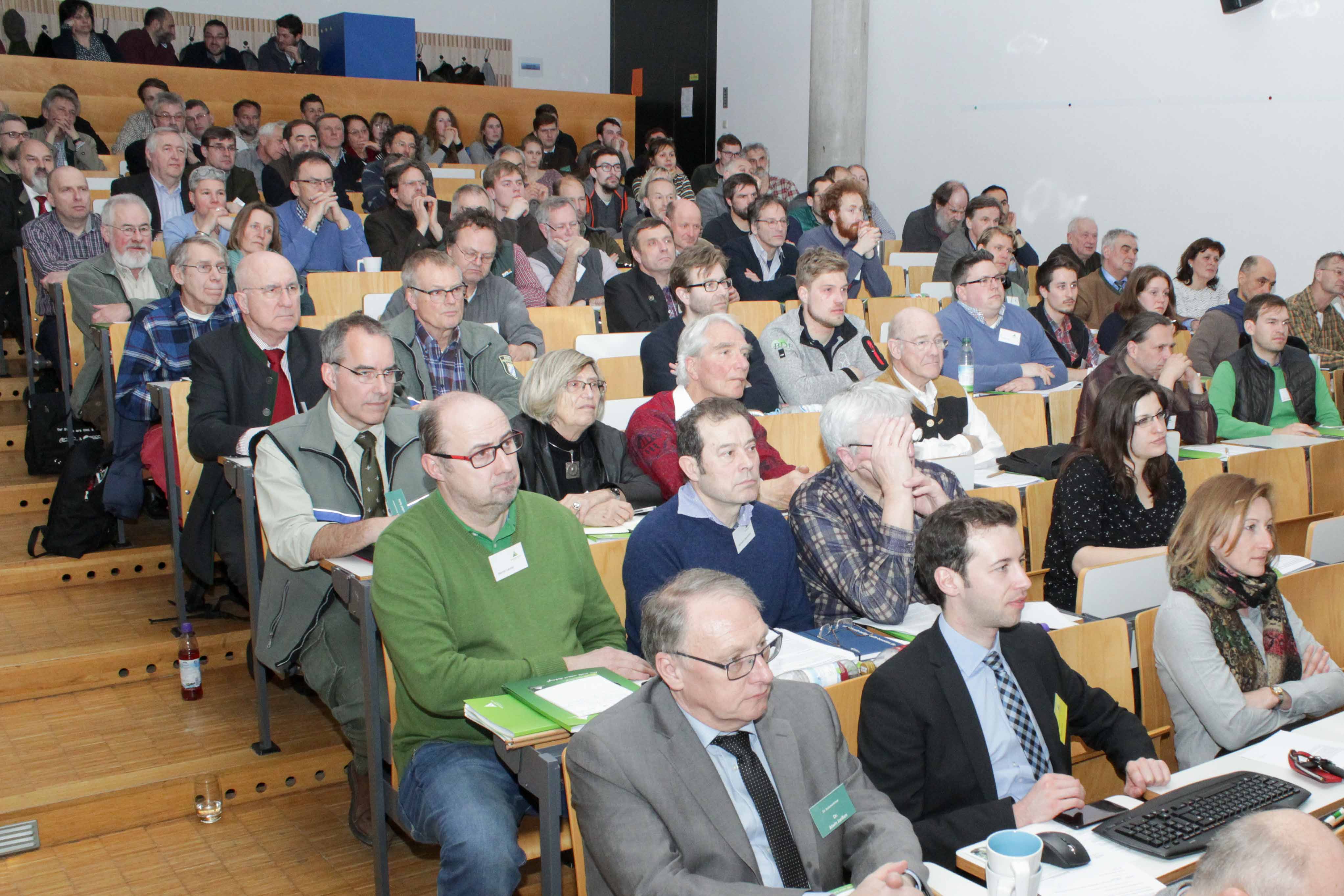 Voller Hörsaal am 22. Statusseminar des Kuratioriums für forstliche Forschung. Foto C. Josten, ZWFH