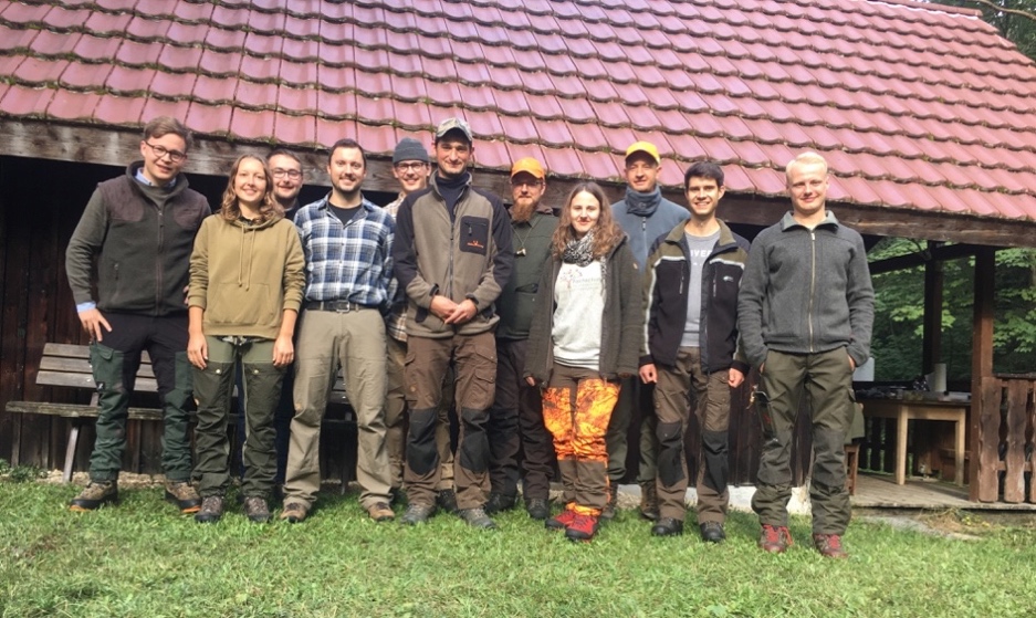 Teilnehmerinnen und Teilnehmer der JNF-/ANW-Exkursion nach Tuttlingen. Foto: T. Geiger Teilnehmerinnen und Teilnehmer der JNF-/ANW-Exkursion nach Tuttlingen. Foto: T. Geiger