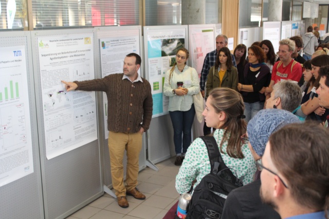 Zwei parallele Postersessions stellten verschiedenste Aspekte der Agroforstwirtschaft vor. Foto: C. Josten, ZWFH 