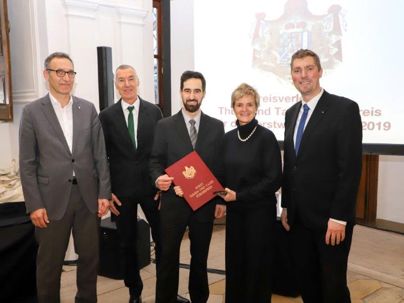 Thurn und Taxis Förderpreis für die Forstwissenschaft 2019: (v.l.) Doktorvater Prof. Dr. J. Bauhus, Prof. Dr. K. Richter, Studiendekan Forstwissenschaft und Ressourcenmanagement der TUM, Preisträger Dr. A. Danescu, Fürstin Floria von Thurn und Taxis, Dr. H. Pongratz, Senior Vice President der TUM, Foto: C. Josten, ZWFH