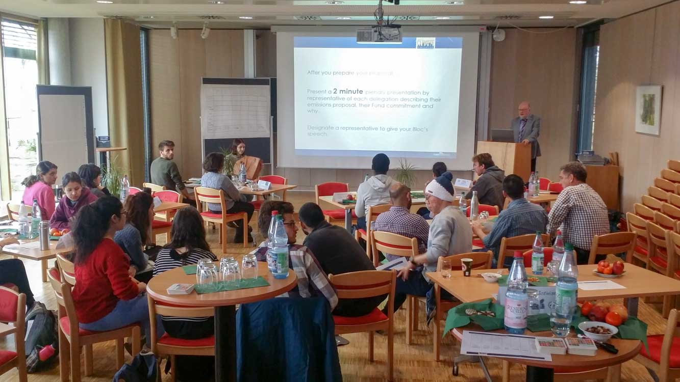 Studierende des SRM-Masters nehmen an der Simulation der UN-Klimaverhandlungen teil. Foto: C. Josten, ZWFH 