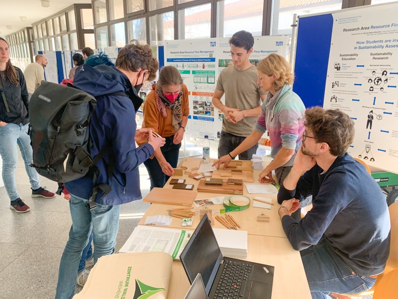 Stand der Forschungsgruppe Stoffstrommanagement der Holzforschung München, TUM. Foto O. Hijazi, TUM